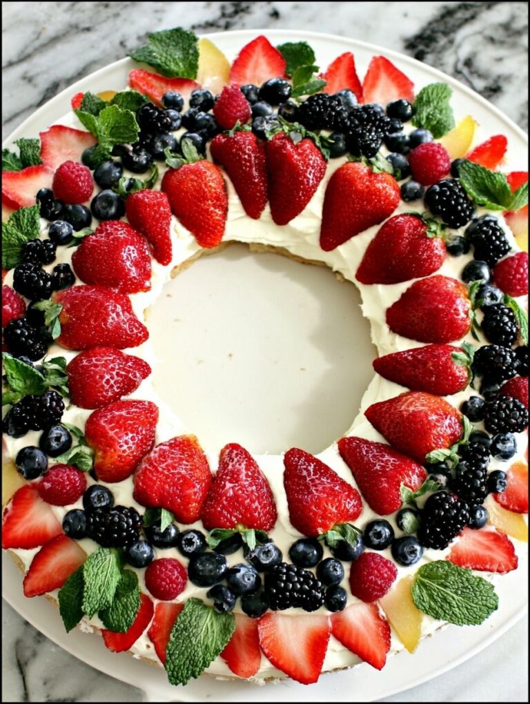 Christmas Fruit Pizza Wreath Recipe for Festive Holiday Parties